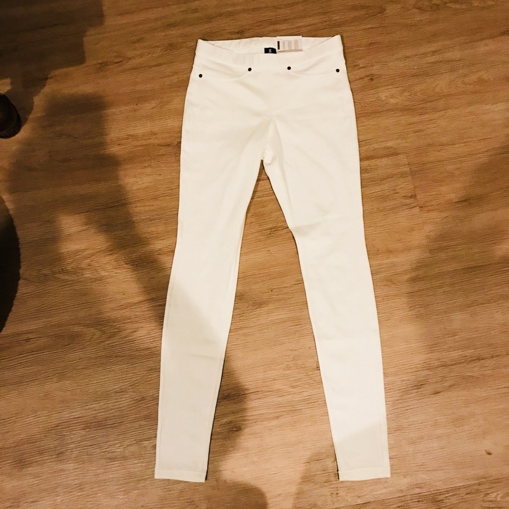 Hue white Jean leggings NWT.